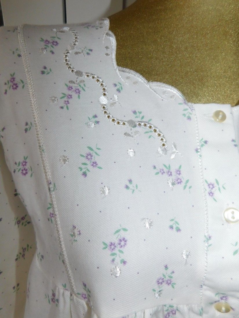 Camasa noapte Italia, bumbac , broderie, masura  48, etichete atasate