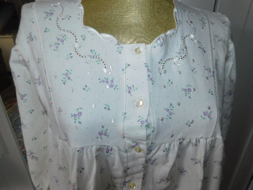 Camasa noapte Italia, bumbac , broderie, masura  48, etichete atasate