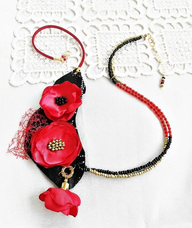 Colier floral rosu negru auriu antic