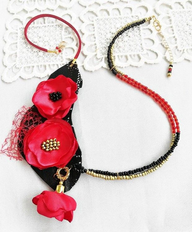 Colier floral rosu negru auriu antic