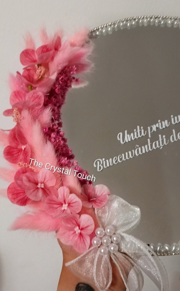 Suport personalizat pentru verighete tip oglindă decor floral roz