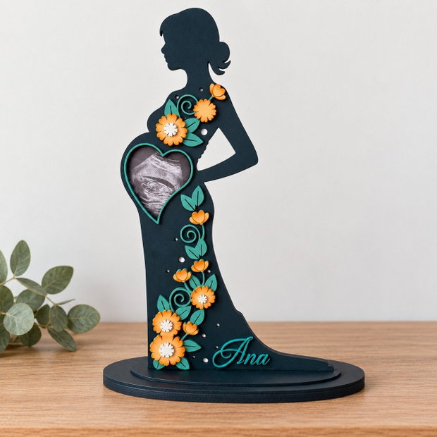 Decoratiune Gravidă Personalizată cu Nume si ecografie, Ramă Foto Femeie Însărcinată Pictată Manual din MDF