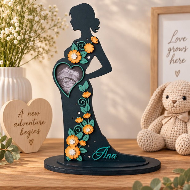 Decoratiune Gravidă Personalizată cu Nume si ecografie, Ramă Foto Femeie Însărcinată Pictată Manual din MDF