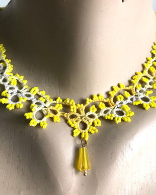 Colier si cecei realizati prin metoa tatting