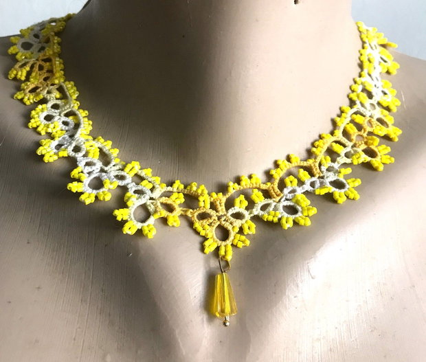 Colier si cecei realizati prin metoa tatting