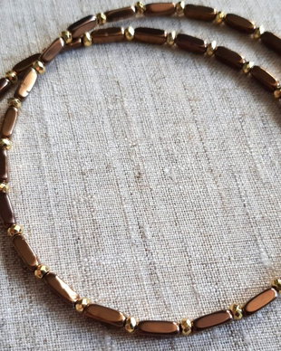 Colier choker în tonuri de bronz și auriu