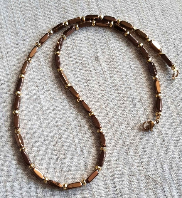 Colier choker în tonuri de bronz și auriu