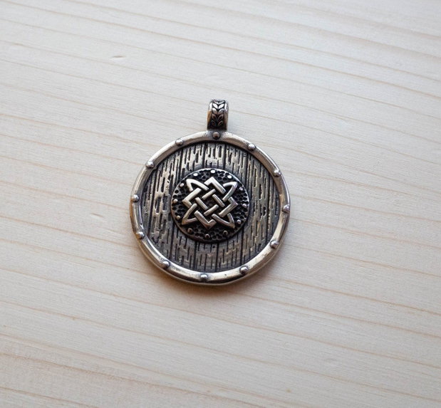 Pandantiv Viking Scut cu nod celtic