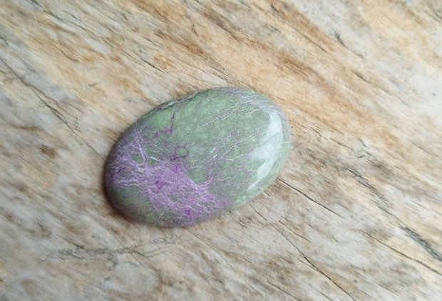 Cabochon stichtit, 38x25x6.5 mm