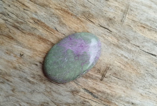 Cabochon stichtit, 38x25x6.5 mm