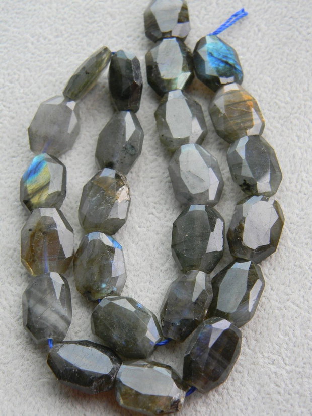 Labradorit margele fatetate 17x13x5 mm (AI 1)