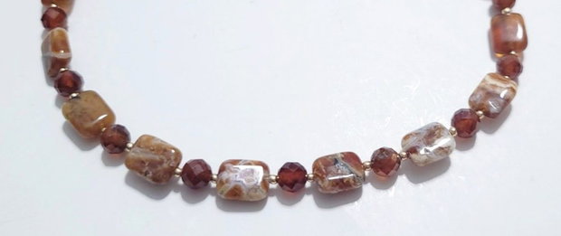 Colier aur filat cu brandy opal, granat spessartin si hematit