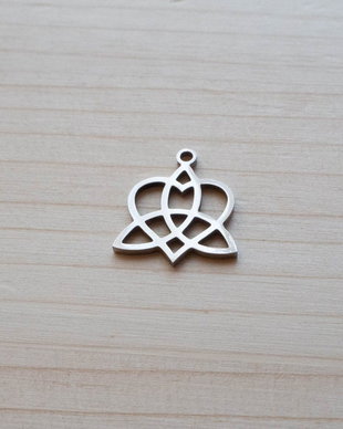 Pandantiv inimă cu nod celtic Trinity Knot