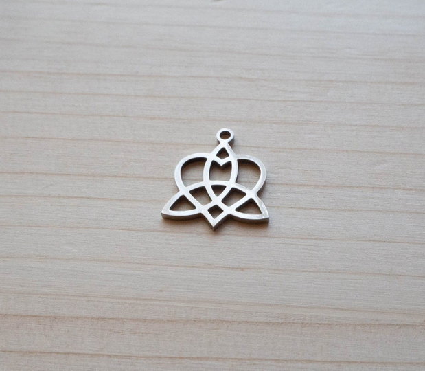Pandantiv inimă cu nod celtic Trinity Knot