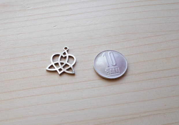 Pandantiv inimă cu nod celtic Trinity Knot