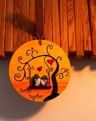 Tablou Better Together Cuplu  Pictură pe Lemn și Pietre de Râu (15 cm)