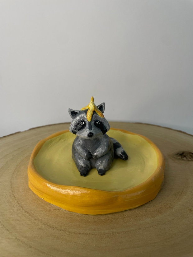 Tăviță handmade din lut cu raton pentru bijuterii