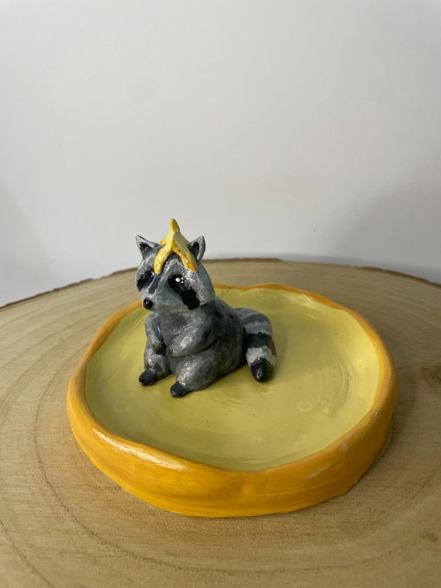 Tăviță handmade din lut cu raton pentru bijuterii