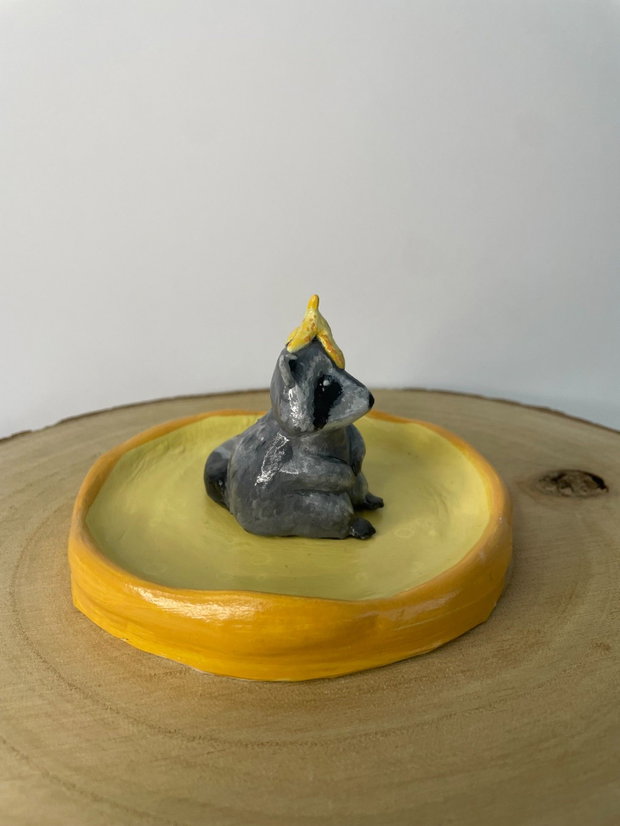 Tăviță handmade din lut cu raton pentru bijuterii