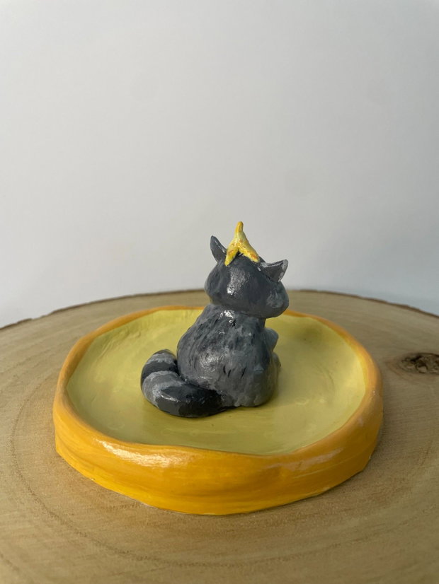 Tăviță handmade din lut cu raton pentru bijuterii