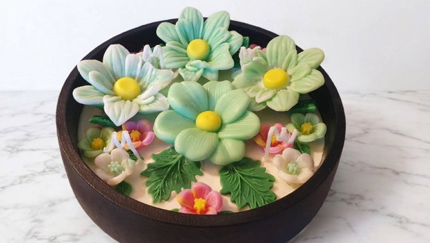 Bol decorativ cu flori din ceară de soia lumânare handmade