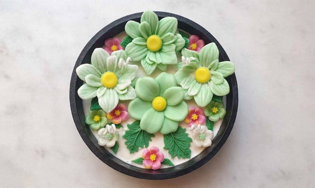 Bol decorativ cu flori din ceară de soia lumânare handmade
