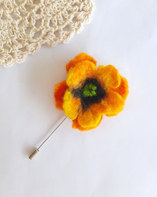 Brosa tip ac "FLOARE DE MAC  " impaslita