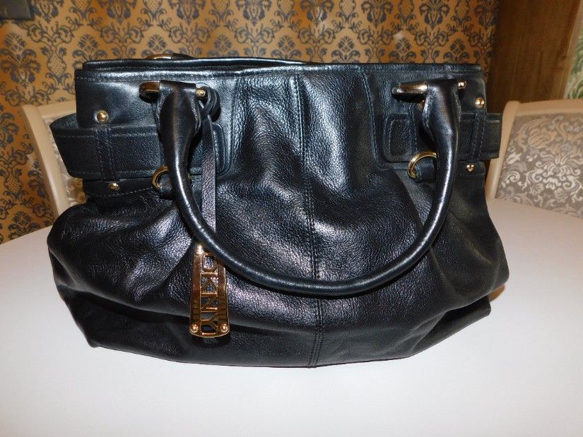 DONNA KARAN NEW YORK, geanta noua, piele naturala extra, deosebita
