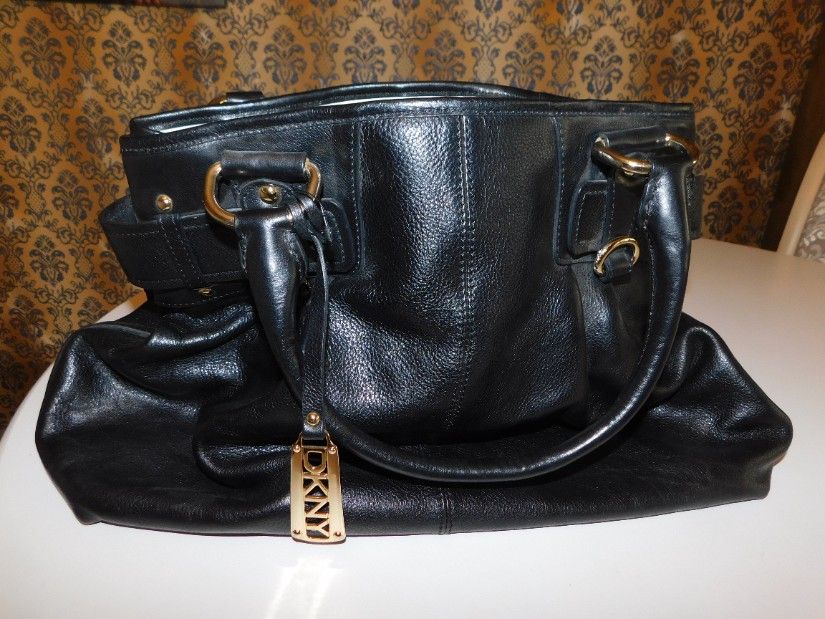DONNA KARAN NEW YORK, geanta noua, piele naturala extra, deosebita