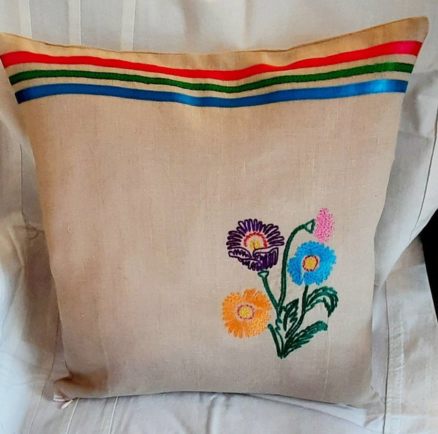 Față de pernă cu broderie