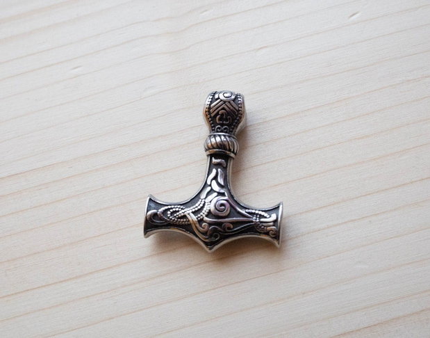 Pandantiv Ciocanul lui Thor, Mjölnir