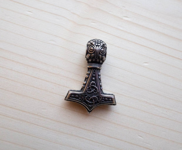 Pandantiv Ciocanul lui Thor, Mjölnir