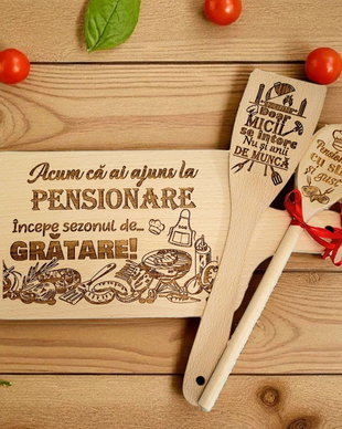 Set bucatarie cadou pensionare pentru colegi, prieteni, familie, gravat cu mesaje amuzante