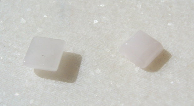 (2 bucati) Cuart roz cabochon patrat 8x8x4 mm