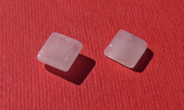 (2 bucati) Cuart roz cabochon patrat 8x8x4 mm