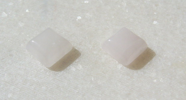 (2 bucati) Cuart roz cabochon patrat 8x8x4 mm