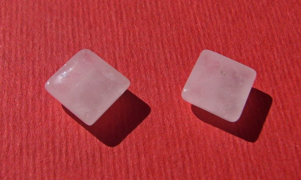 (2 bucati) Cuart roz cabochon patrat 8x8x4 mm