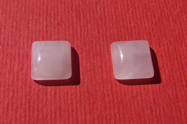 (2 bucati) Cuart roz cabochon patrat 8x8x4 mm
