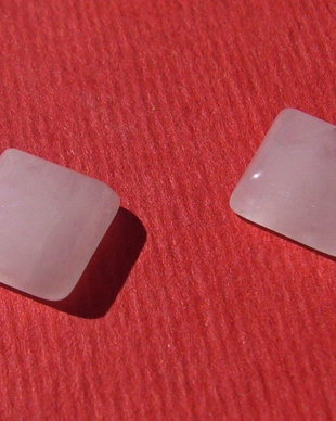 (2 bucati) Cuart roz cabochon patrat 8x8x4 mm