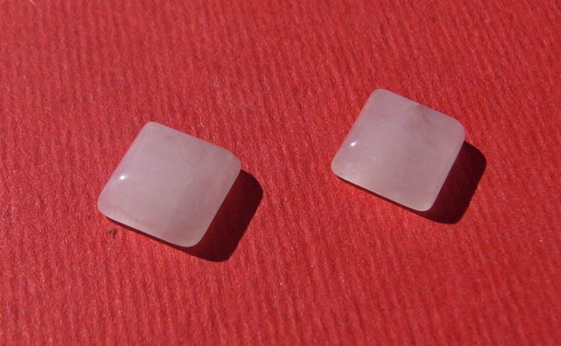 (2 bucati) Cuart roz cabochon patrat 8x8x4 mm