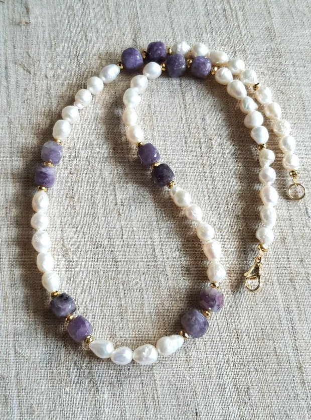 Colier handmade perle de cultura si turmalină mov