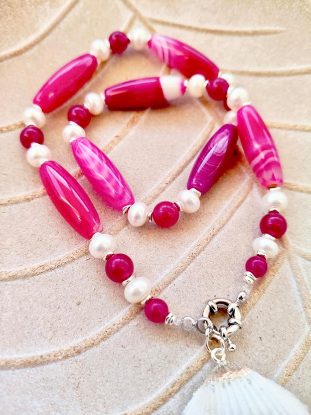 Colier agate ciclam, perle albe de cultura & scoica alba