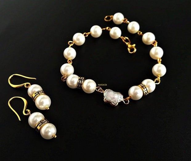 set perle seashell albe si accesorii aurite