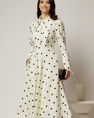 Rochie midi alba cu buline si guler ascutit