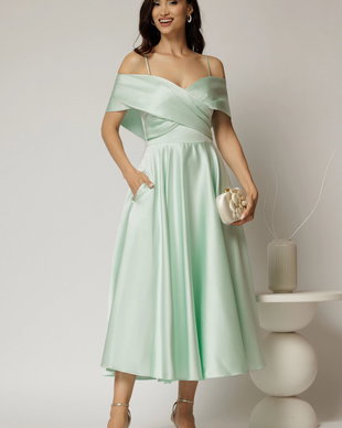 Rochie midi verde menta din tafta de ocazie cu umeri goi