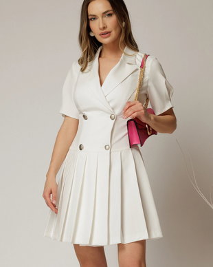 Rochie scurta alba tip sacou cu pliuri pe fusta