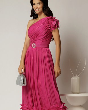 Rochie midi fucsia din voal peliculizat cu volanase pe fusta