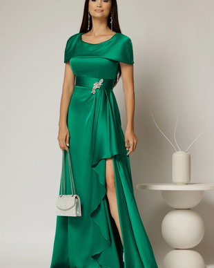 Rochie lunga verde din satin cu slit pe picior si aplicatie pe talie