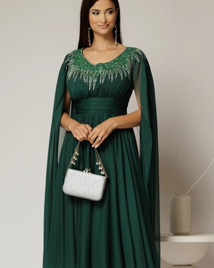 Rochie midi verde de ocazie din tul cu aplicatii la decolteu si maneci lungi