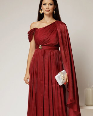 Rochie midi bordo de ocazie din voal peliculizat cu o maneca ampla si brosa pe talie